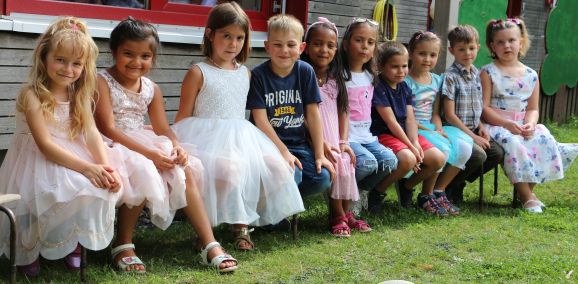 Evangelischer Kindergarten „Unterm Regenbogen“ verabschiedet 13 Vorschüler